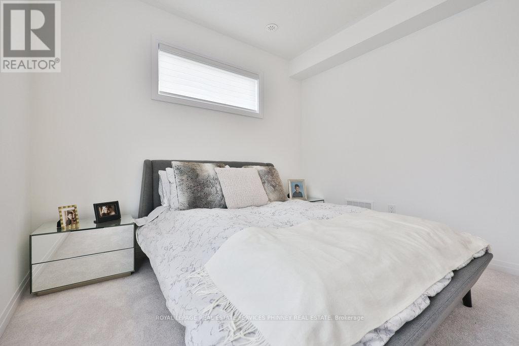 9 Crown Gate, Oakville, Ontario  L6M 0W8 - Photo 28 - W12427334