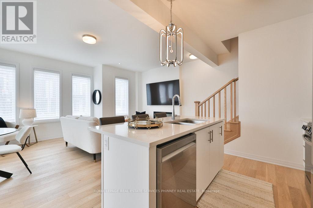 9 Crown Gate, Oakville, Ontario  L6M 0W8 - Photo 3 - W12427334