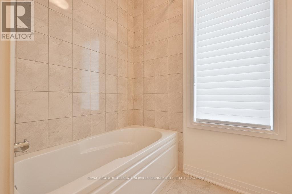 9 Crown Gate, Oakville, Ontario  L6M 0W8 - Photo 30 - W12427334