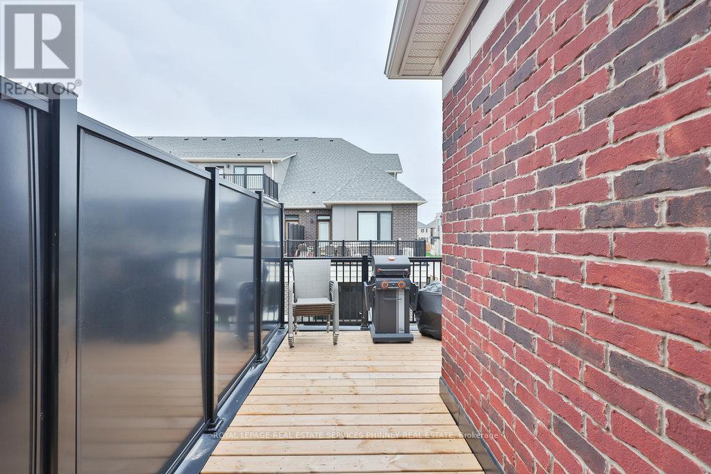 9 Crown Gate, Oakville, Ontario  L6M 0W8 - Photo 45 - W12427334