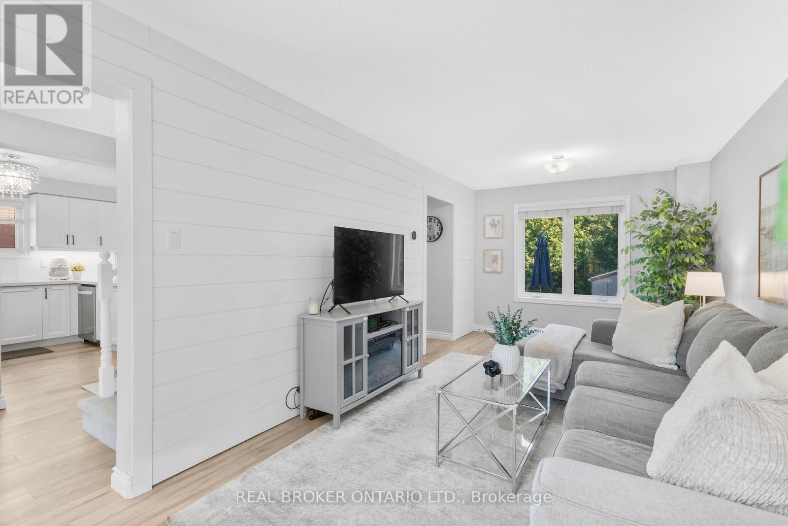 40 Davis Crescent, Halton Hills, Ontario  L7G 5P5 - Photo 11 - W12427346