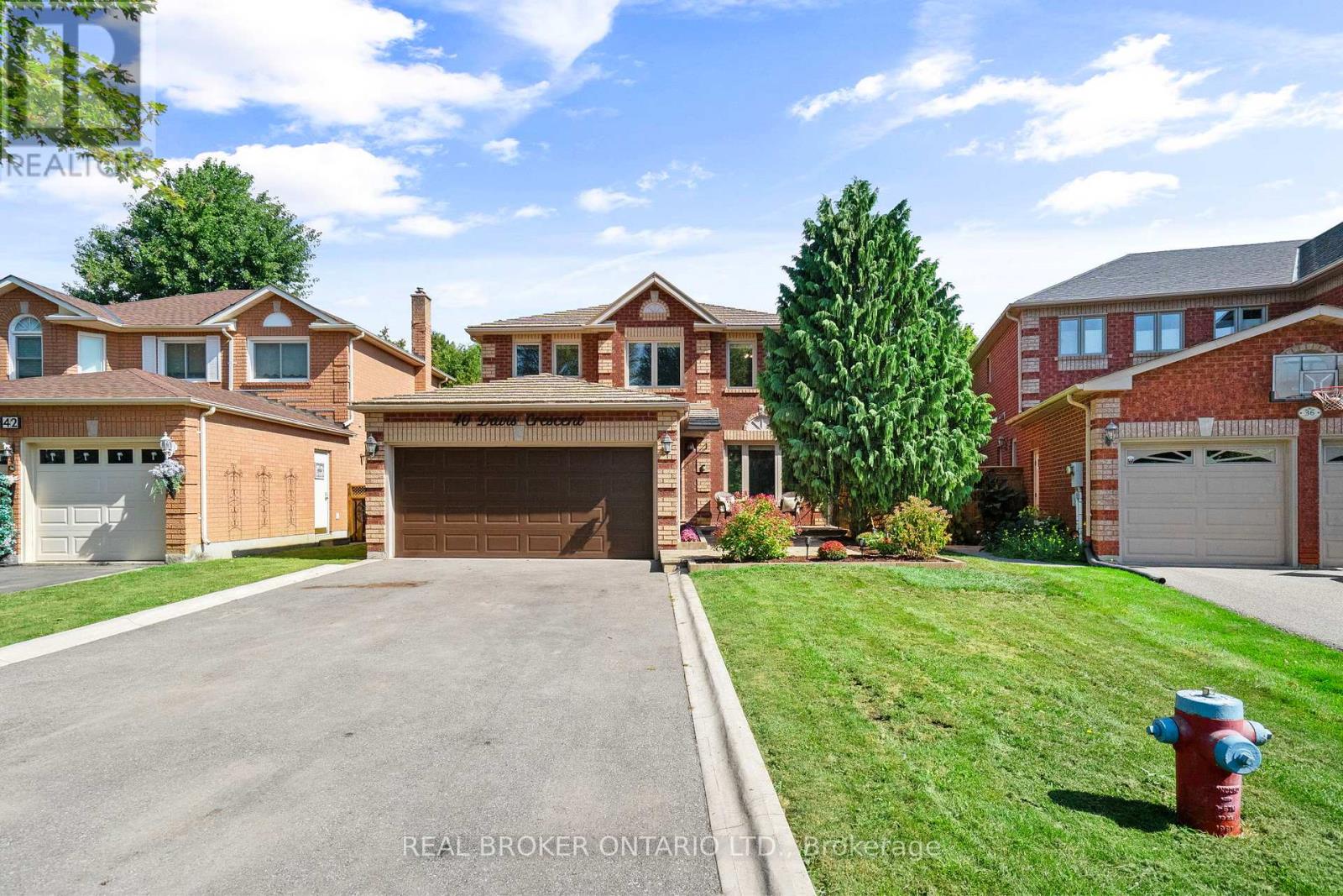 40 Davis Crescent, Halton Hills, Ontario  L7G 5P5 - Photo 3 - W12427346