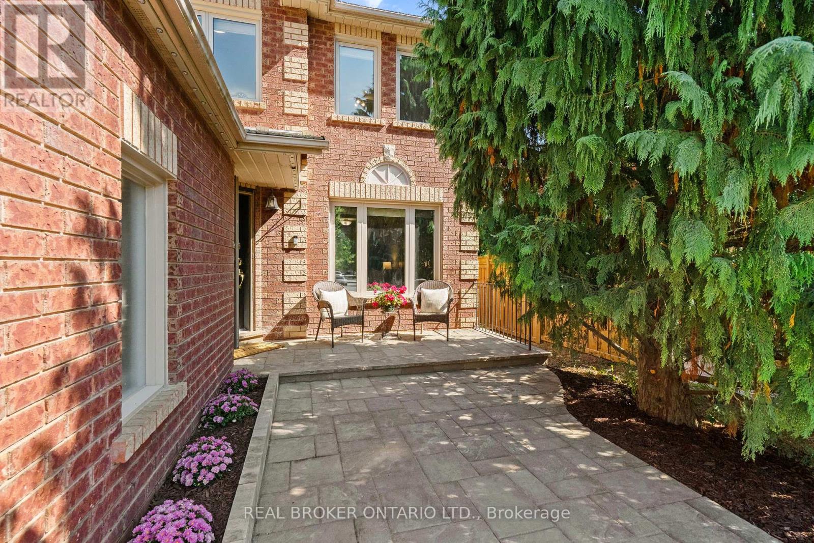 40 Davis Crescent, Halton Hills, Ontario  L7G 5P5 - Photo 6 - W12427346