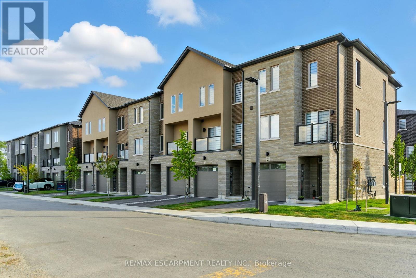 4 CLEAR VALLEY LANE, Hamilton, Ontario