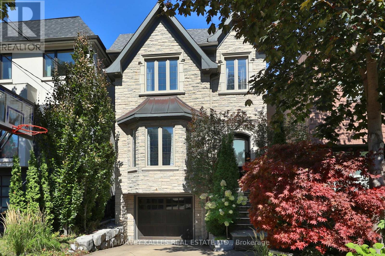 370 DOUGLAS AVENUE, Toronto, Ontario