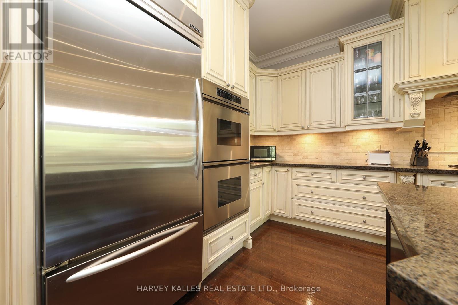370 Douglas Avenue, Toronto, Ontario  M5M 1H4 - Photo 12 - C12427401