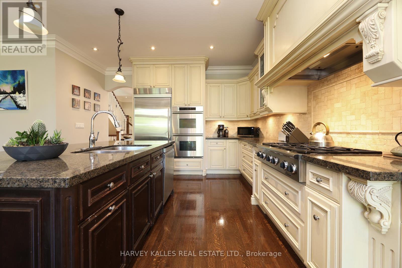 370 Douglas Avenue, Toronto, Ontario  M5M 1H4 - Photo 13 - C12427401