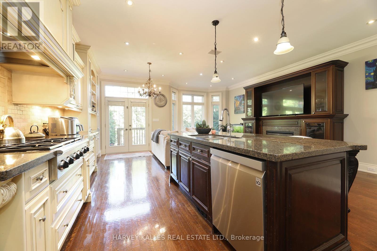 370 Douglas Avenue, Toronto, Ontario  M5M 1H4 - Photo 14 - C12427401