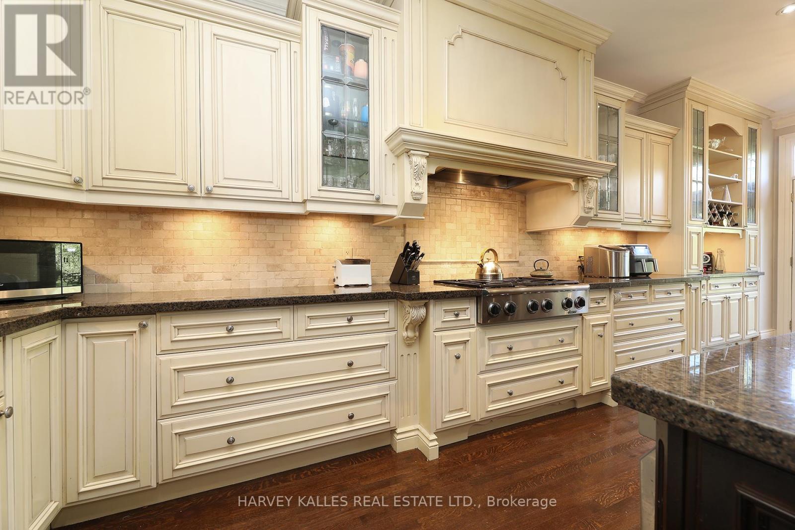 370 Douglas Avenue, Toronto, Ontario  M5M 1H4 - Photo 15 - C12427401