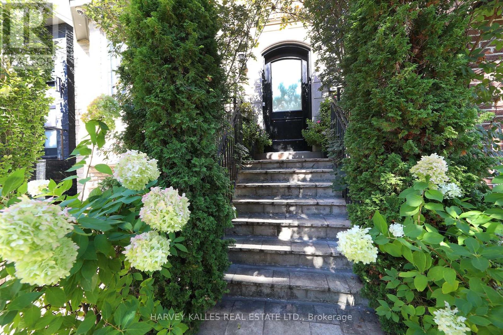 370 Douglas Avenue, Toronto, Ontario  M5M 1H4 - Photo 2 - C12427401