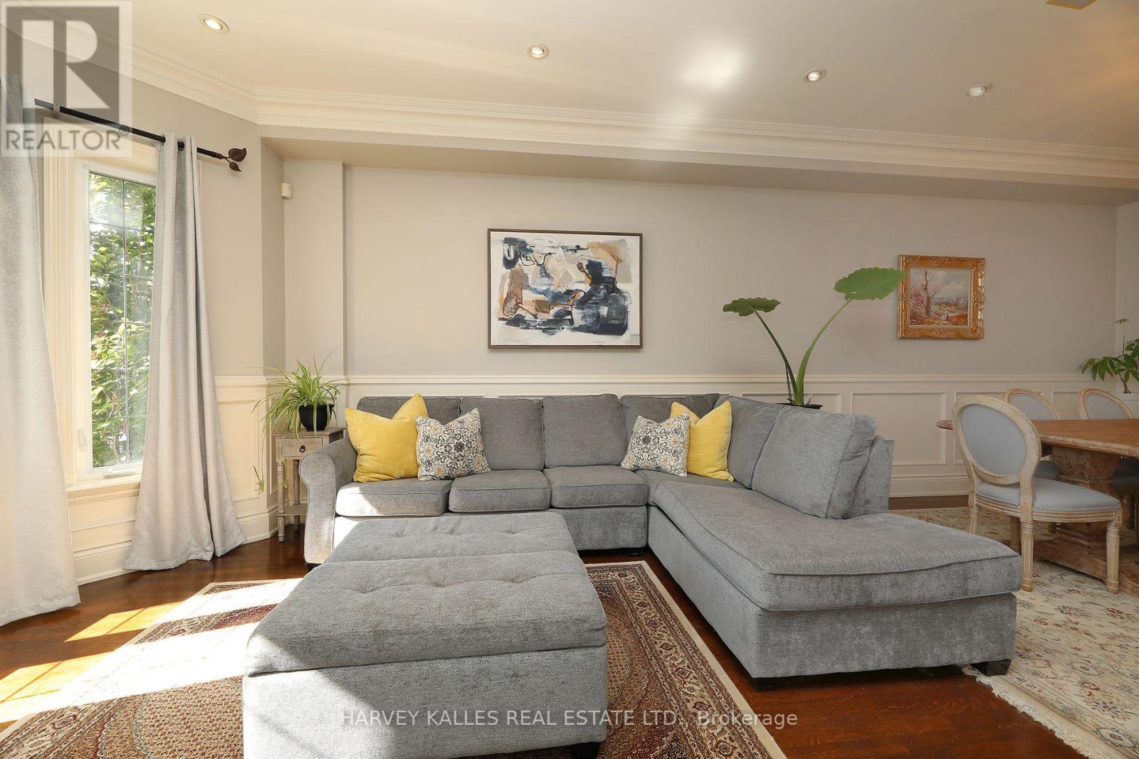 370 Douglas Avenue, Toronto, Ontario  M5M 1H4 - Photo 4 - C12427401