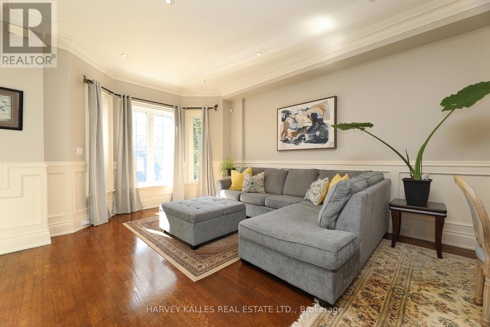 370 Douglas Avenue, Toronto, Ontario  M5M 1H4 - Photo 5 - C12427401