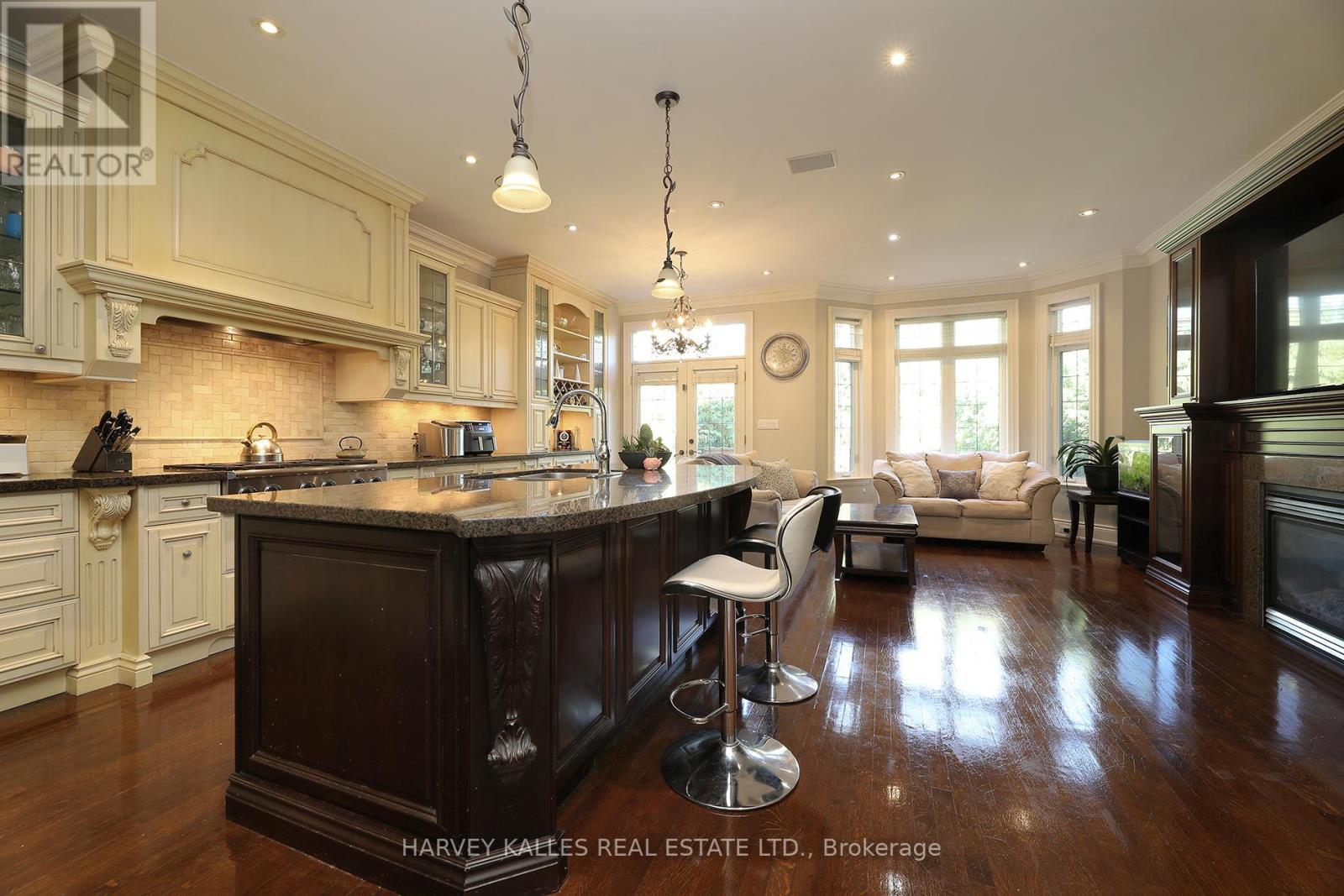 370 Douglas Avenue, Toronto, Ontario  M5M 1H4 - Photo 9 - C12427401