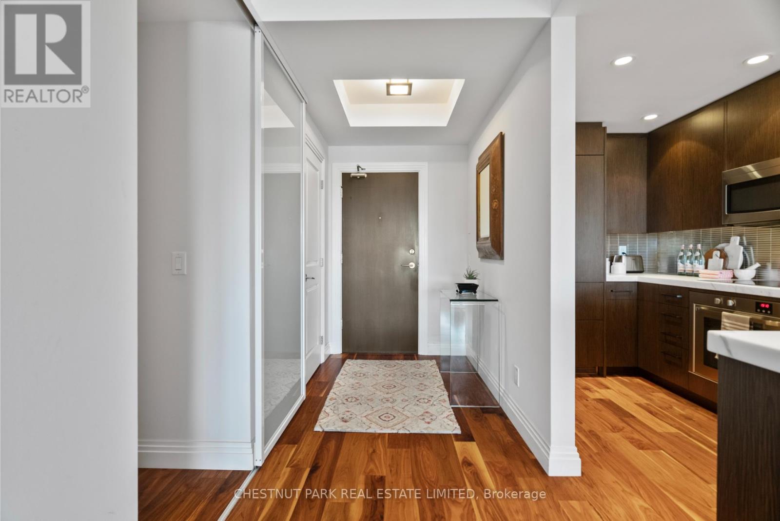 720 - 1 Benvenuto Place, Toronto, Ontario  M4V 2L1 - Photo 4 - C12427402