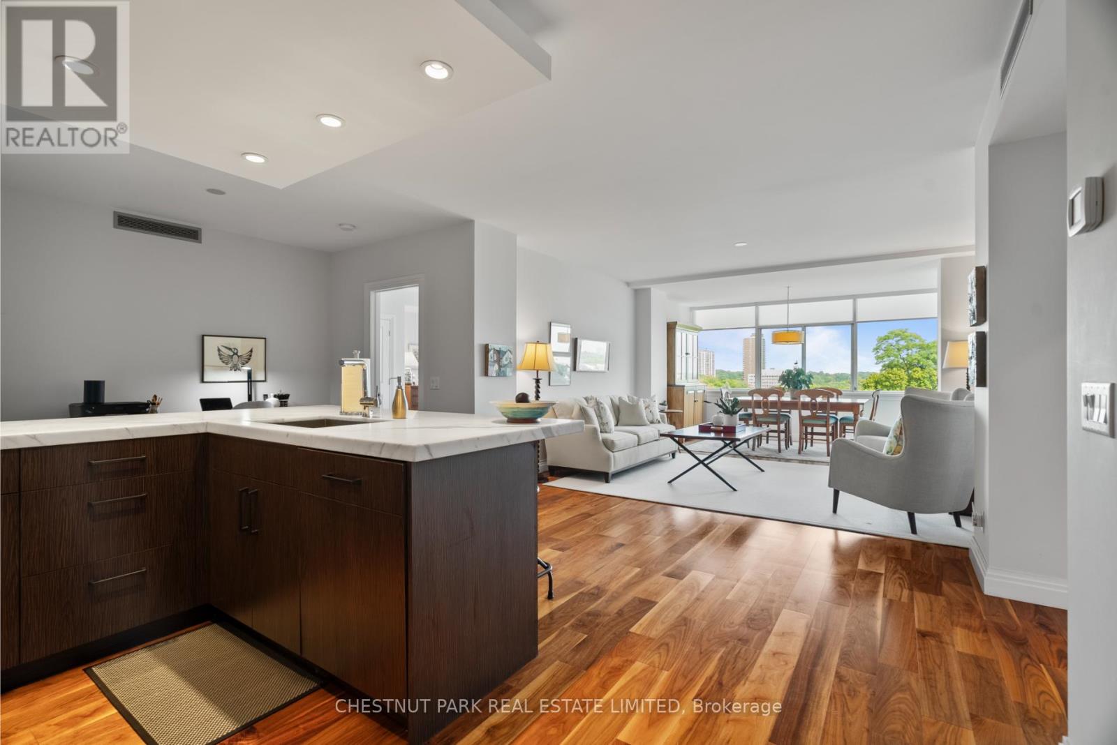 720 - 1 Benvenuto Place, Toronto, Ontario  M4V 2L1 - Photo 5 - C12427402
