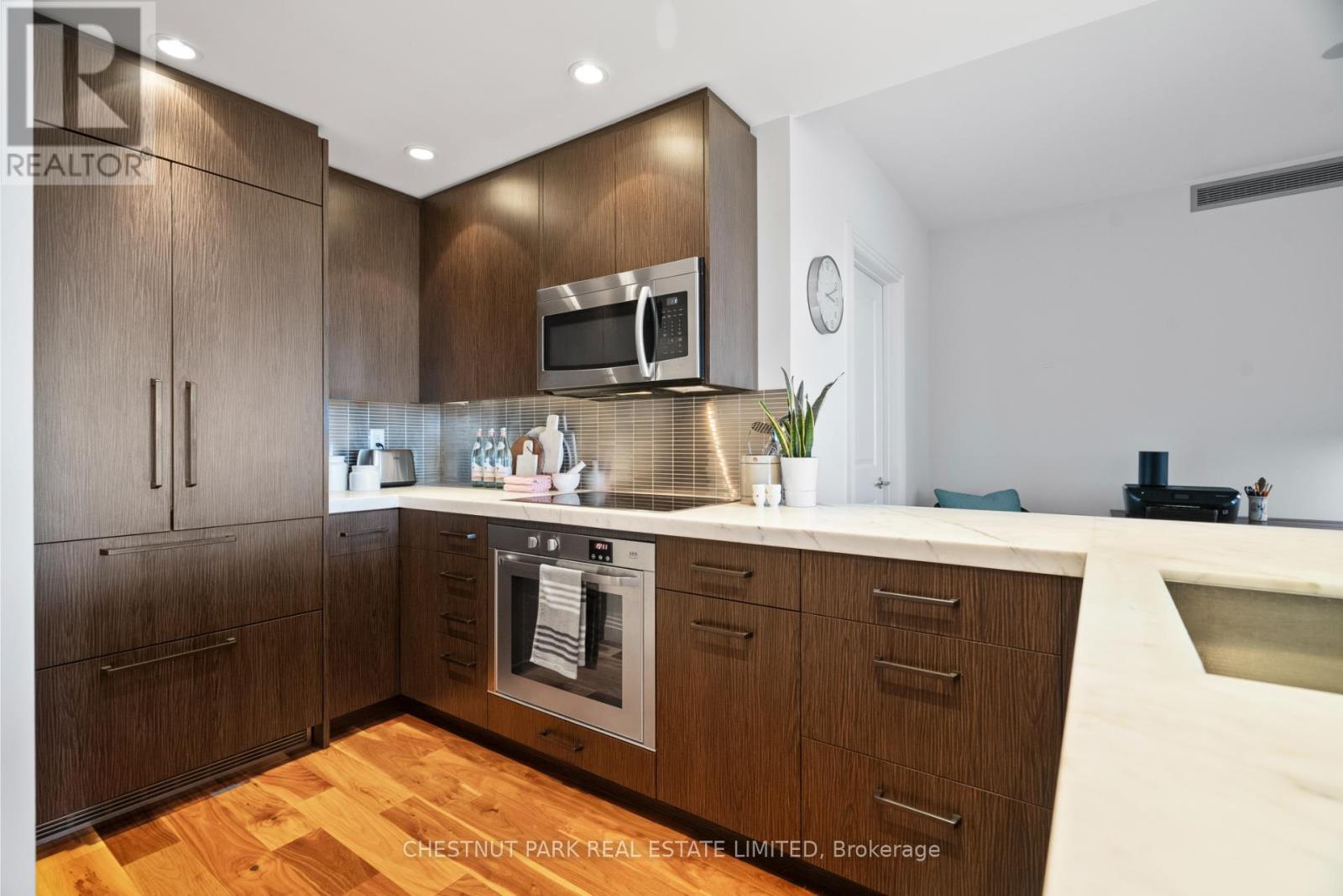 720 - 1 Benvenuto Place, Toronto, Ontario  M4V 2L1 - Photo 7 - C12427402