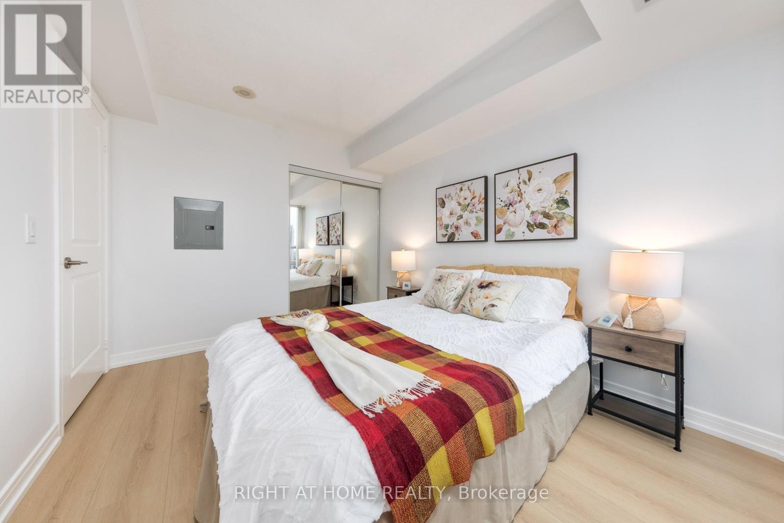 2216 - 31 Bales Avenue, Toronto, Ontario  M2N 7L6 - Photo 15 - C12427405