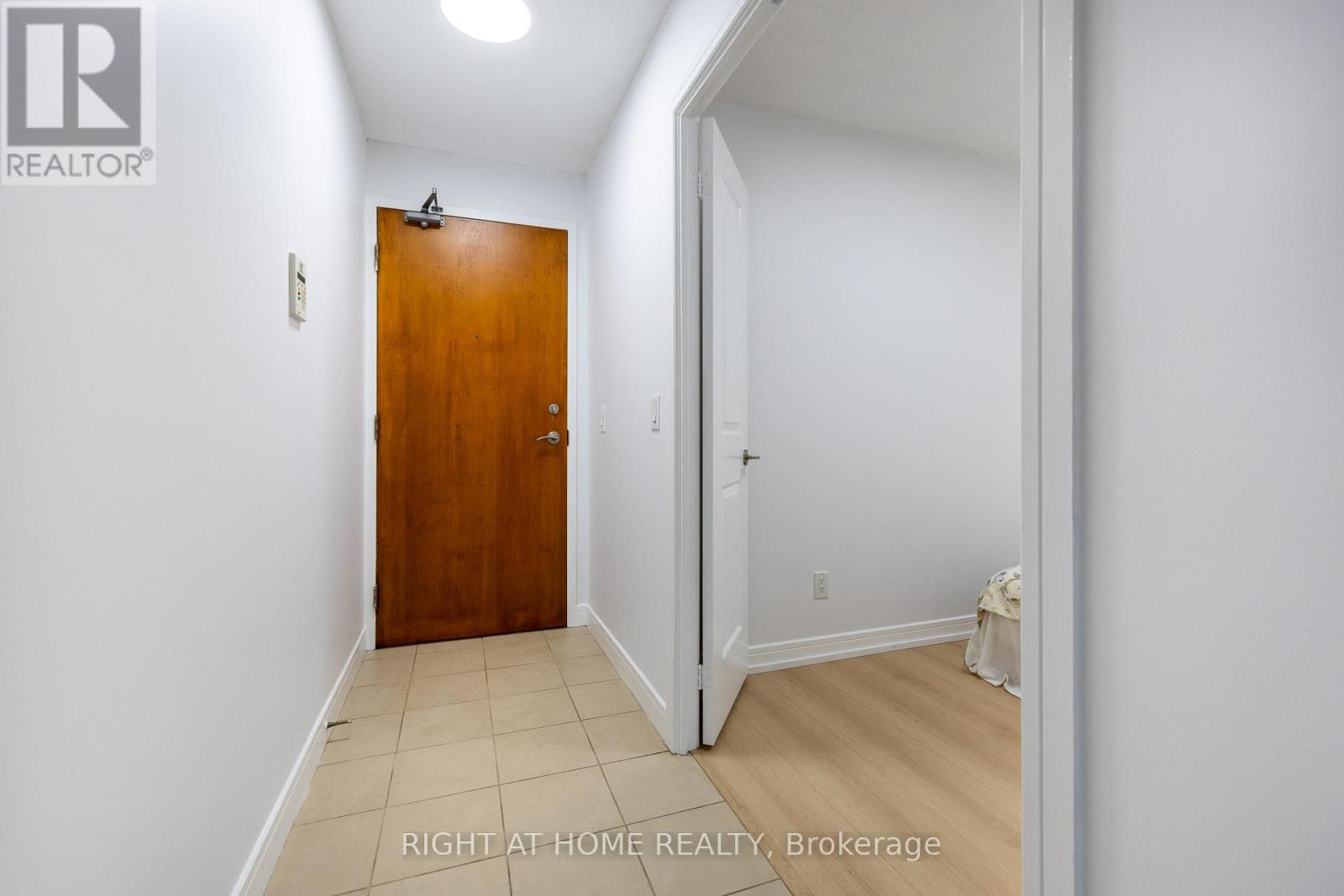 2216 - 31 Bales Avenue, Toronto, Ontario  M2N 7L6 - Photo 2 - C12427405