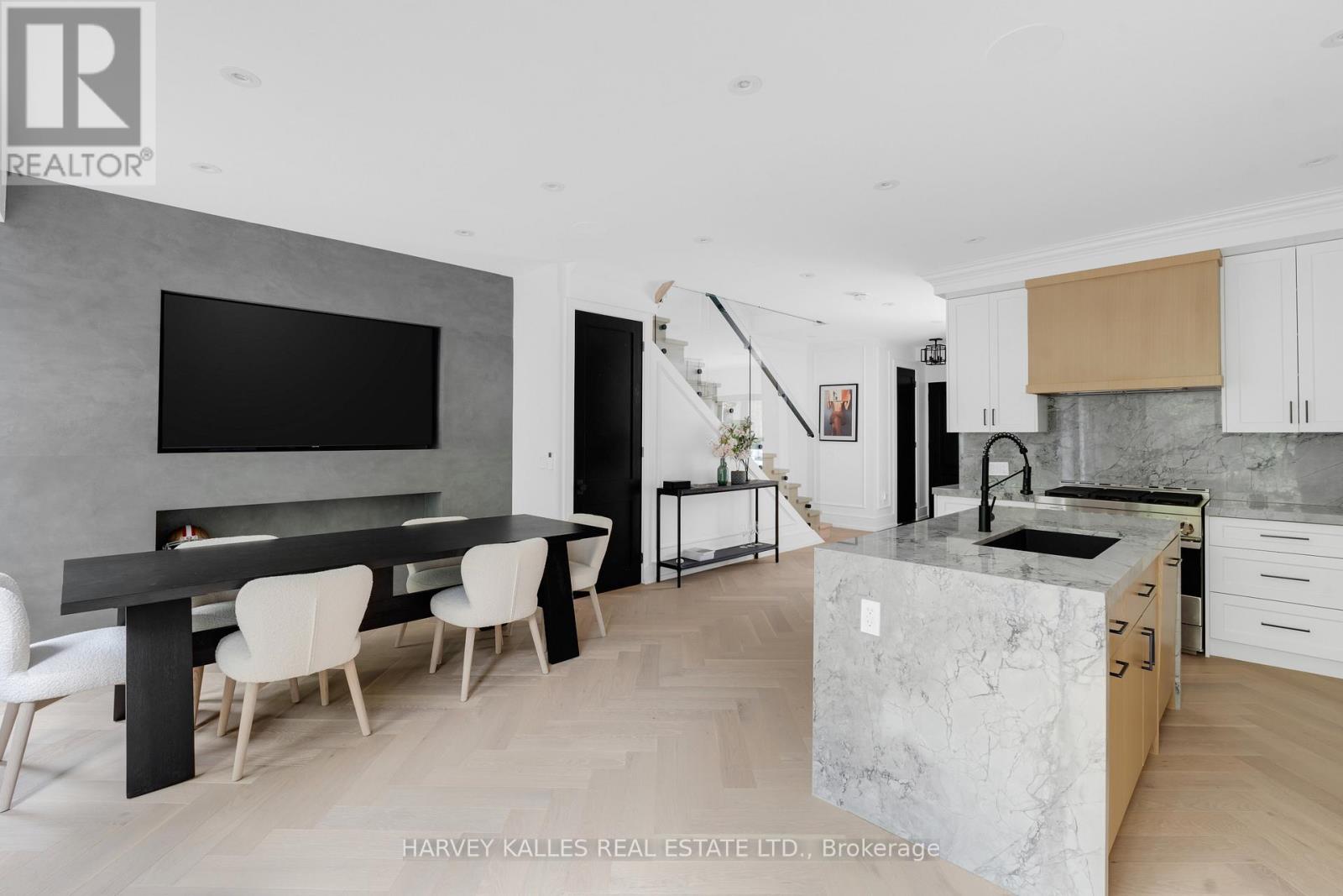 233 Macpherson Avenue, Toronto, Ontario  M4V 1A1 - Photo 10 - C12427453