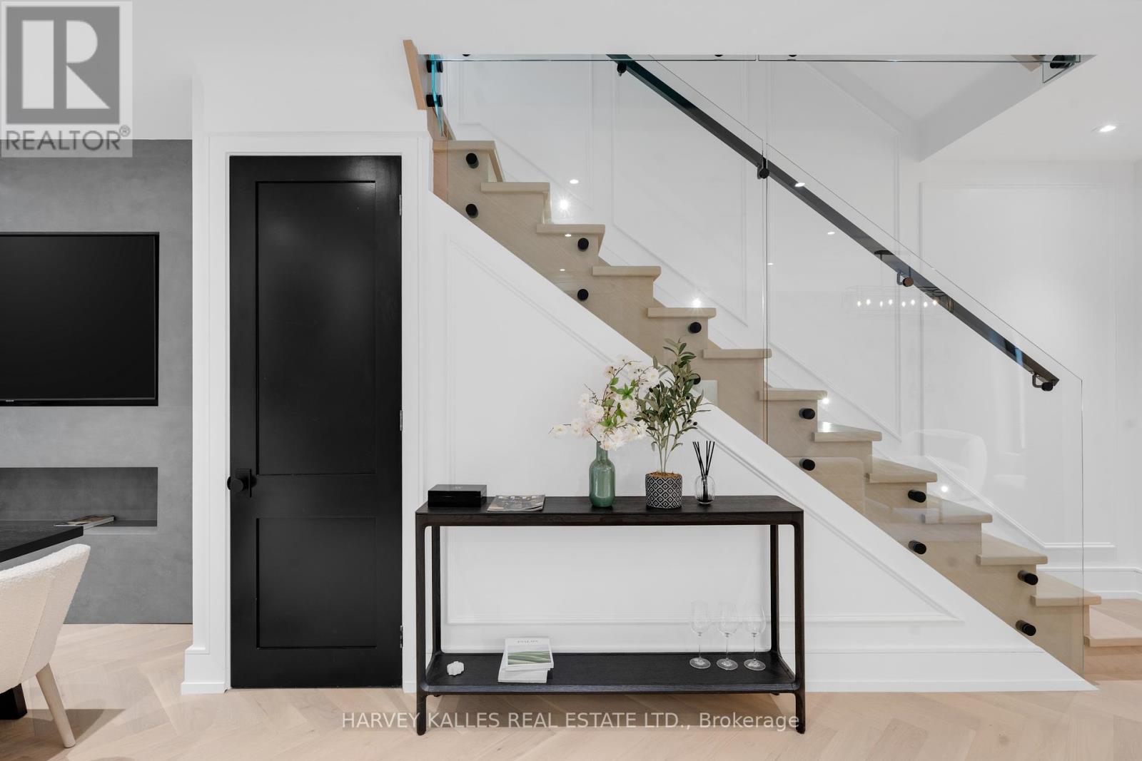 233 Macpherson Avenue, Toronto, Ontario  M4V 1A1 - Photo 12 - C12427453