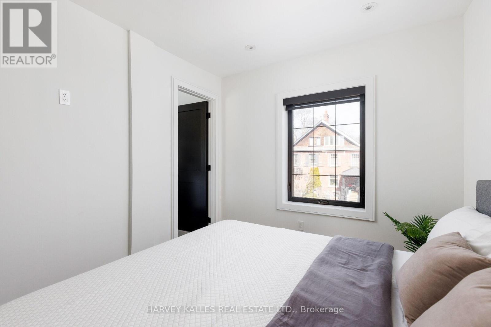 233 Macpherson Avenue, Toronto, Ontario  M4V 1A1 - Photo 28 - C12427453