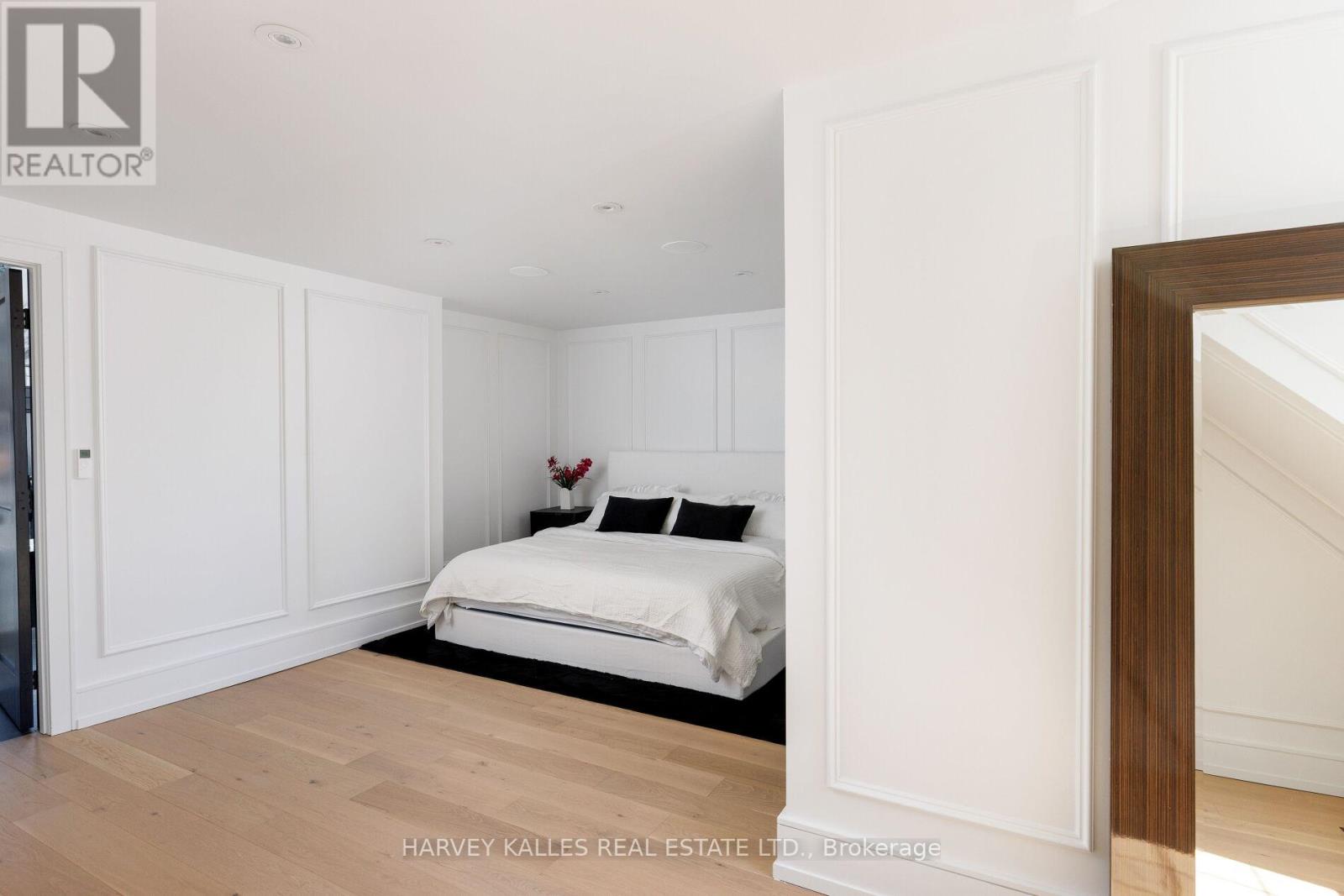 233 Macpherson Avenue, Toronto, Ontario  M4V 1A1 - Photo 32 - C12427453