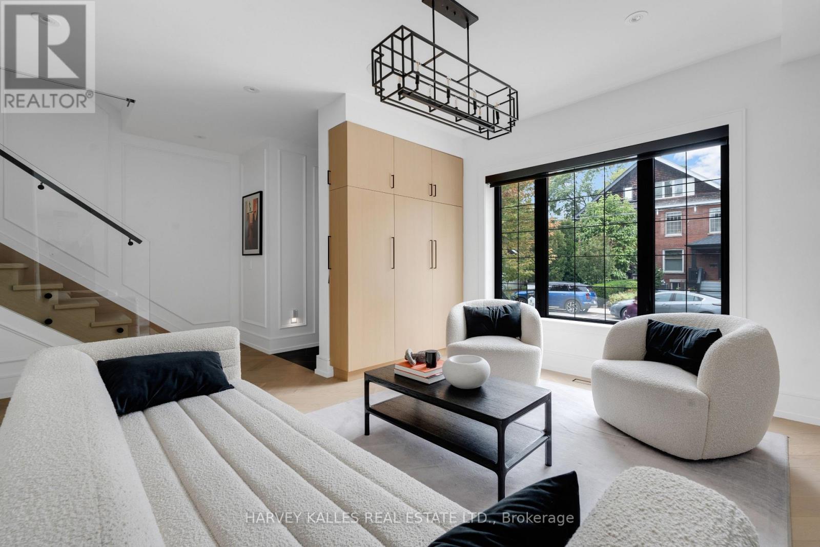 233 Macpherson Avenue, Toronto, Ontario  M4V 1A1 - Photo 5 - C12427453
