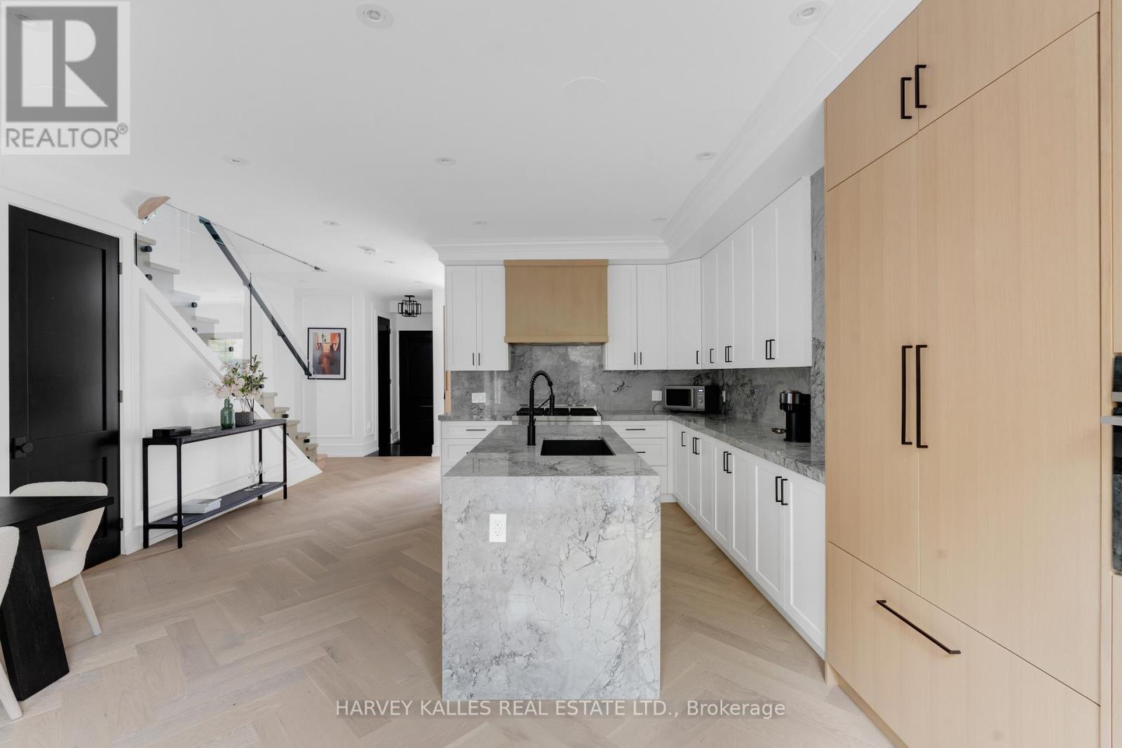 233 Macpherson Avenue, Toronto, Ontario  M4V 1A1 - Photo 7 - C12427453