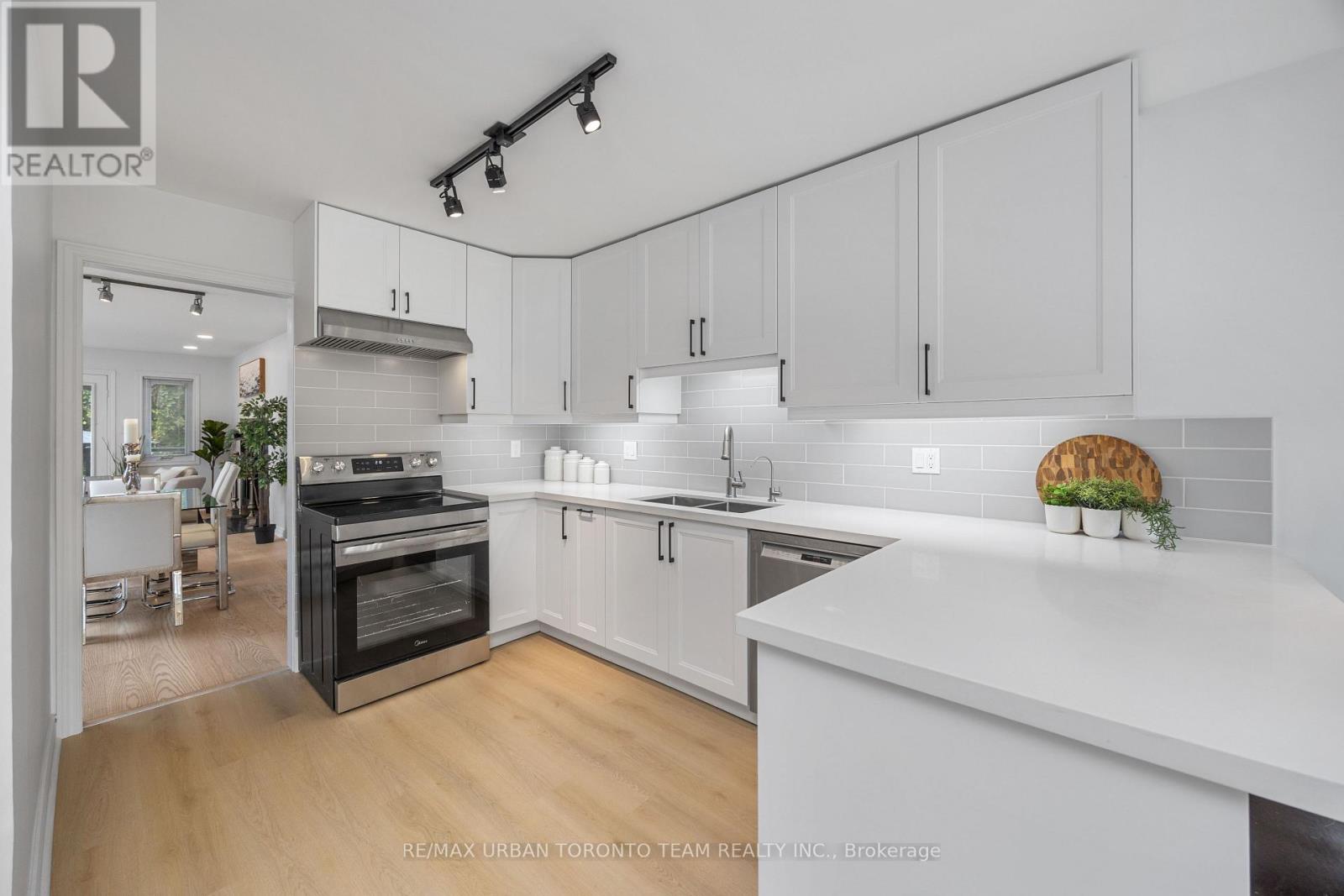 50 Ashland Avenue, Toronto (Woodbine Corridor), Ontario  M4L 1K1 - Photo 4 - E12427448