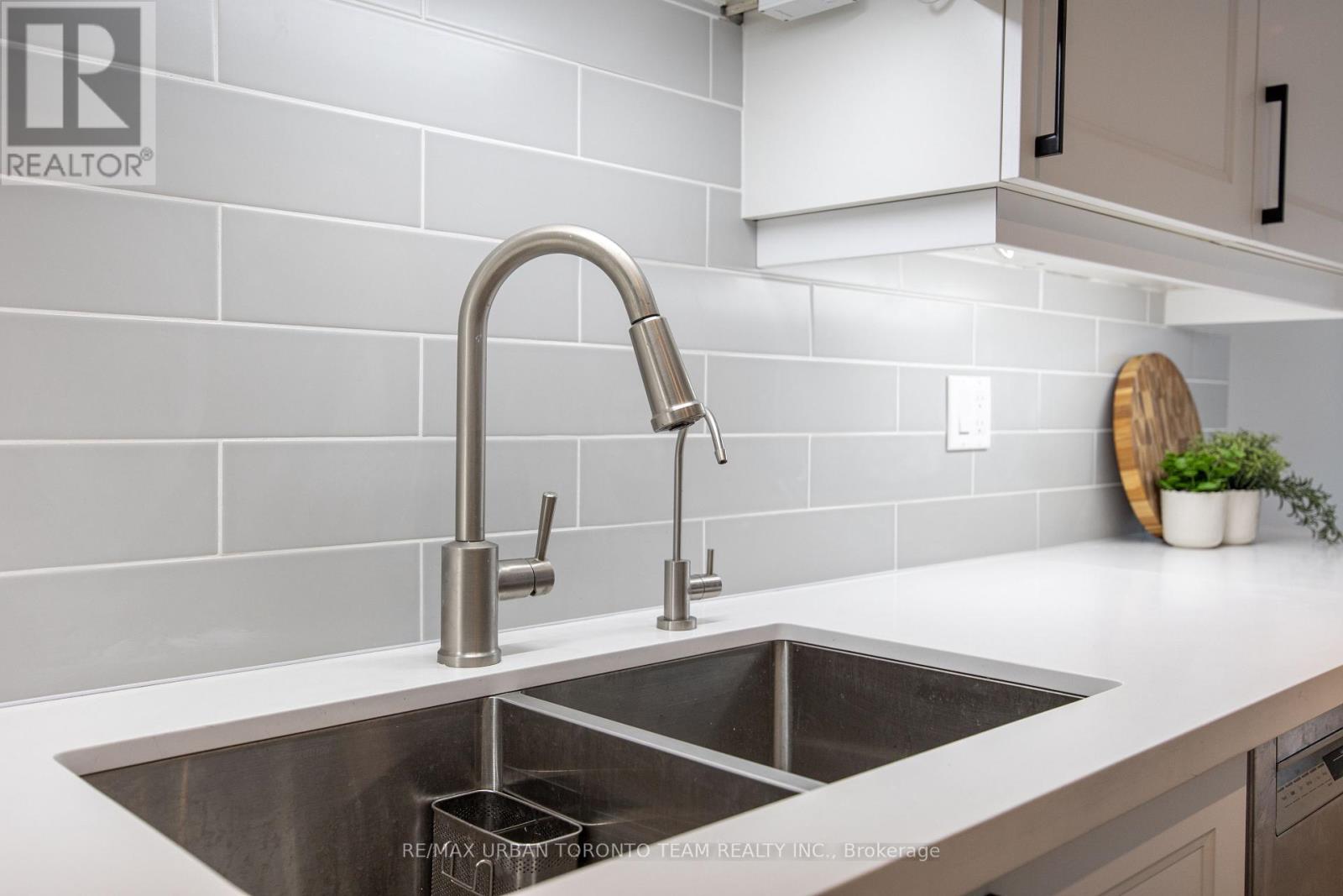50 Ashland Avenue, Toronto (Woodbine Corridor), Ontario  M4L 1K1 - Photo 7 - E12427448
