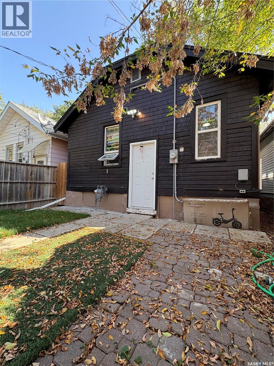 1128 Garnet Street, Regina, Saskatchewan  S4T 2X8 - Photo 6 - SK019393