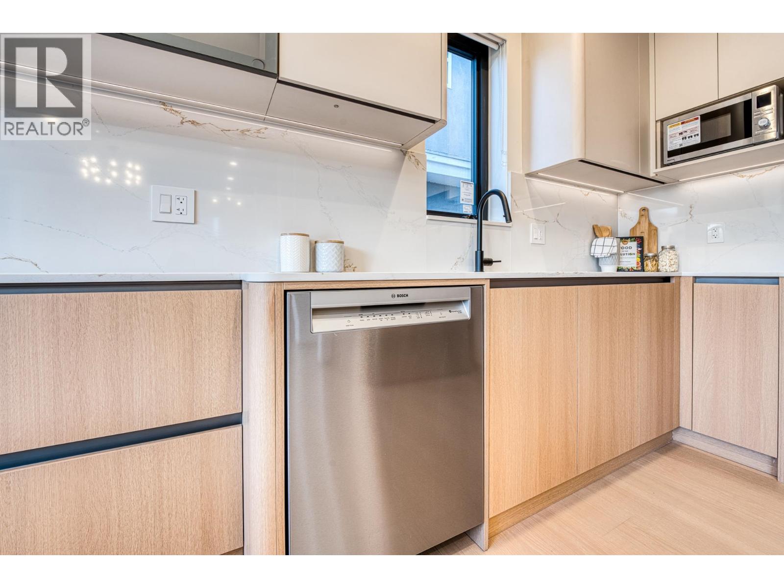 2 968 E 55th Avenue, Vancouver, British Columbia  V5X 1N9 - Photo 10 - R3047850