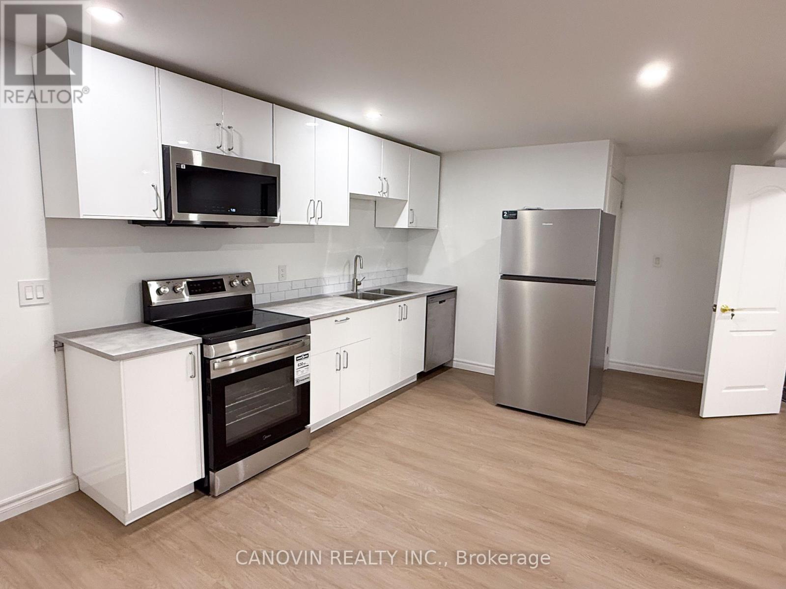 452 Alex Doner Drive, Newmarket, Ontario  L3X 1C1 - Photo 2 - N12427370