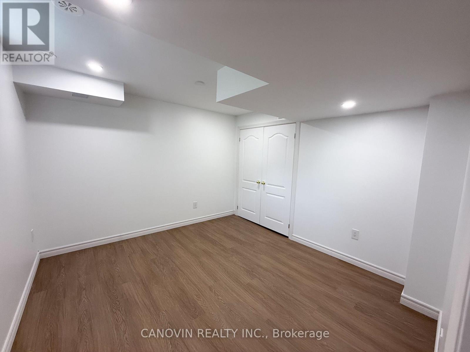 452 Alex Doner Drive, Newmarket, Ontario  L3X 1C1 - Photo 5 - N12427370