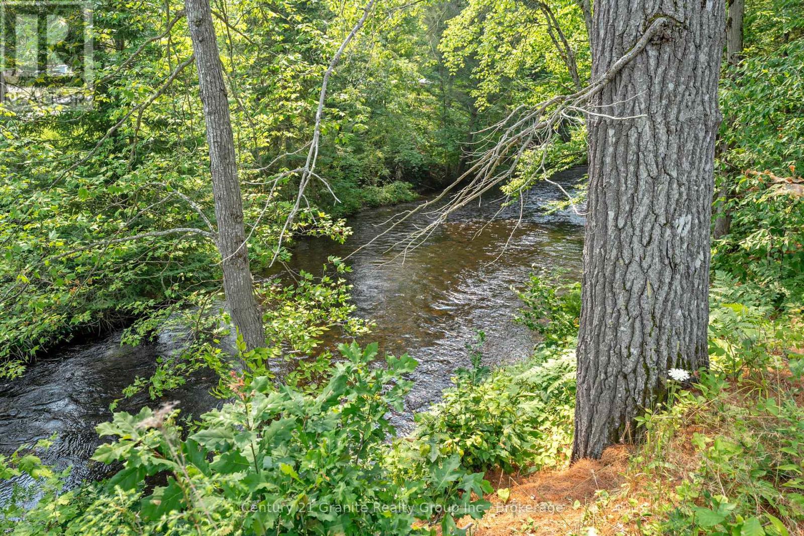 2275 Kennisis Lake Road, Dysart Et Al, Ontario  K0M 1S0 - Photo 22 - X12357507