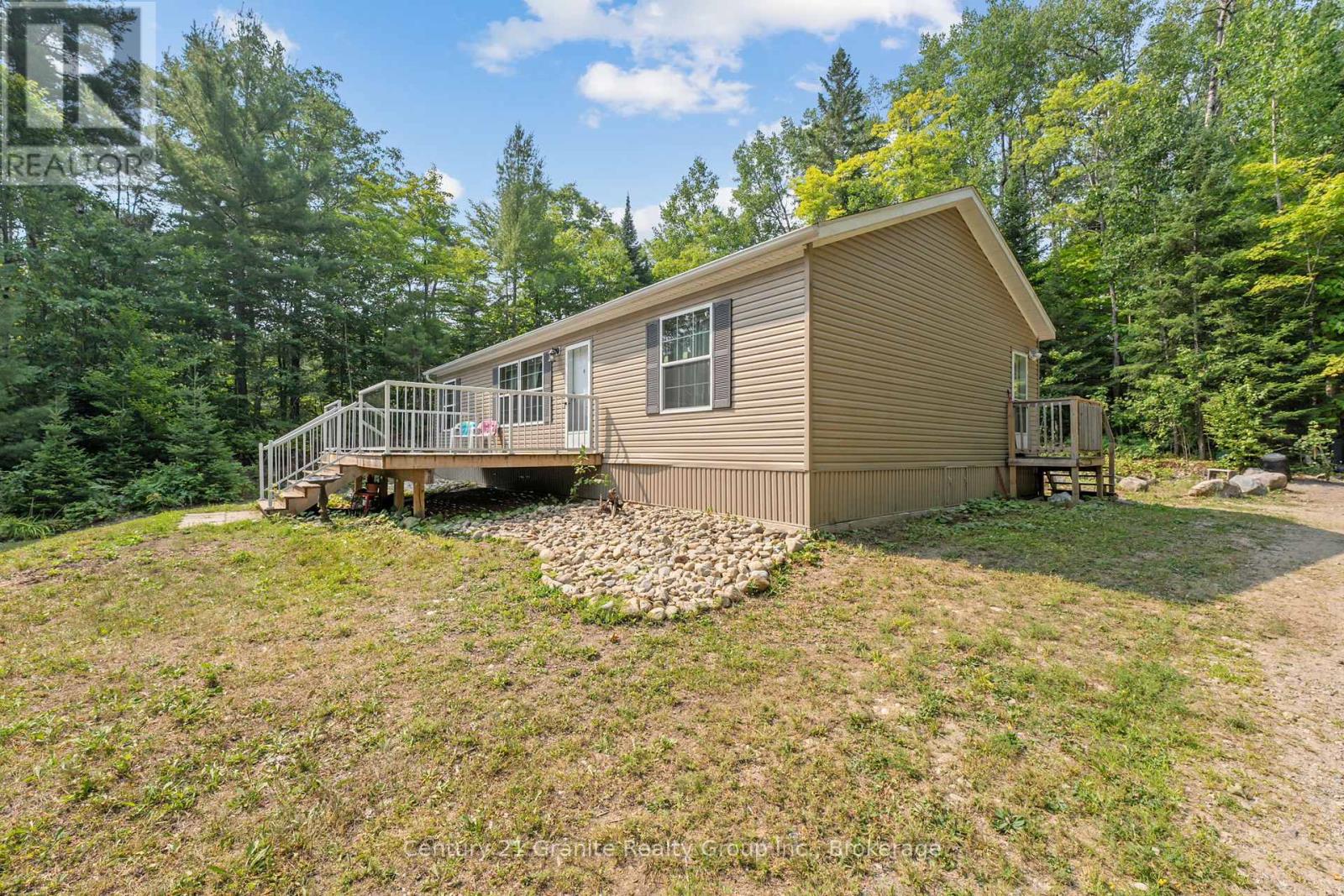 2275 Kennisis Lake Road, Dysart Et Al, Ontario  K0M 1S0 - Photo 32 - X12357507