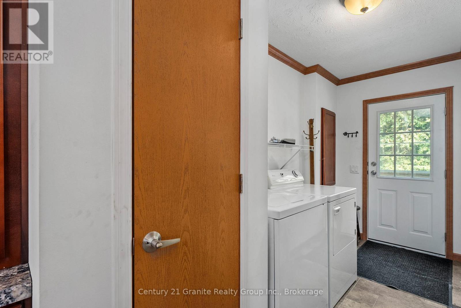 2275 Kennisis Lake Road, Dysart Et Al, Ontario  K0M 1S0 - Photo 39 - X12357507