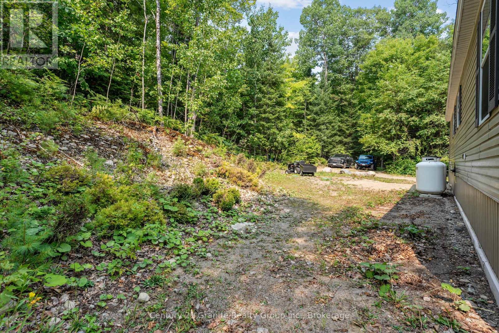 2275 Kennisis Lake Road, Dysart Et Al, Ontario  K0M 1S0 - Photo 42 - X12357507