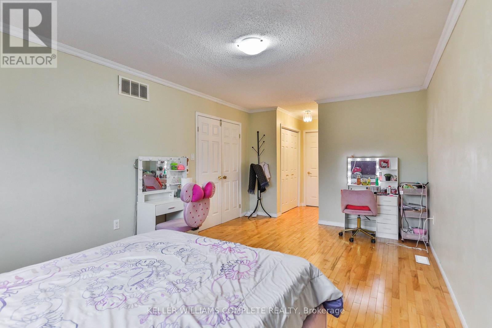 2 Robespierre Court, Hamilton, Ontario  L9B 2G6 - Photo 25 - X12403567