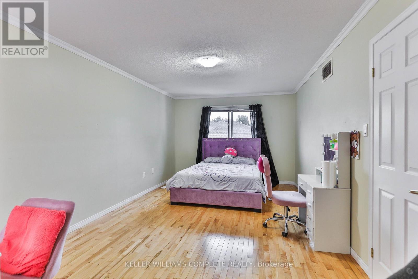 2 Robespierre Court, Hamilton, Ontario  L9B 2G6 - Photo 24 - X12403567