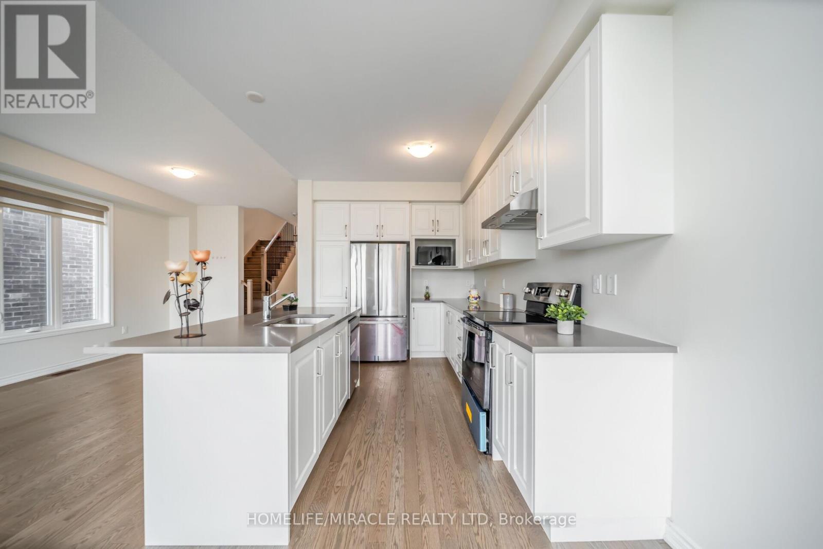 64 Phoenix Boulevard, Barrie, Ontario  L9J 0P7 - Photo 11 - S12427378