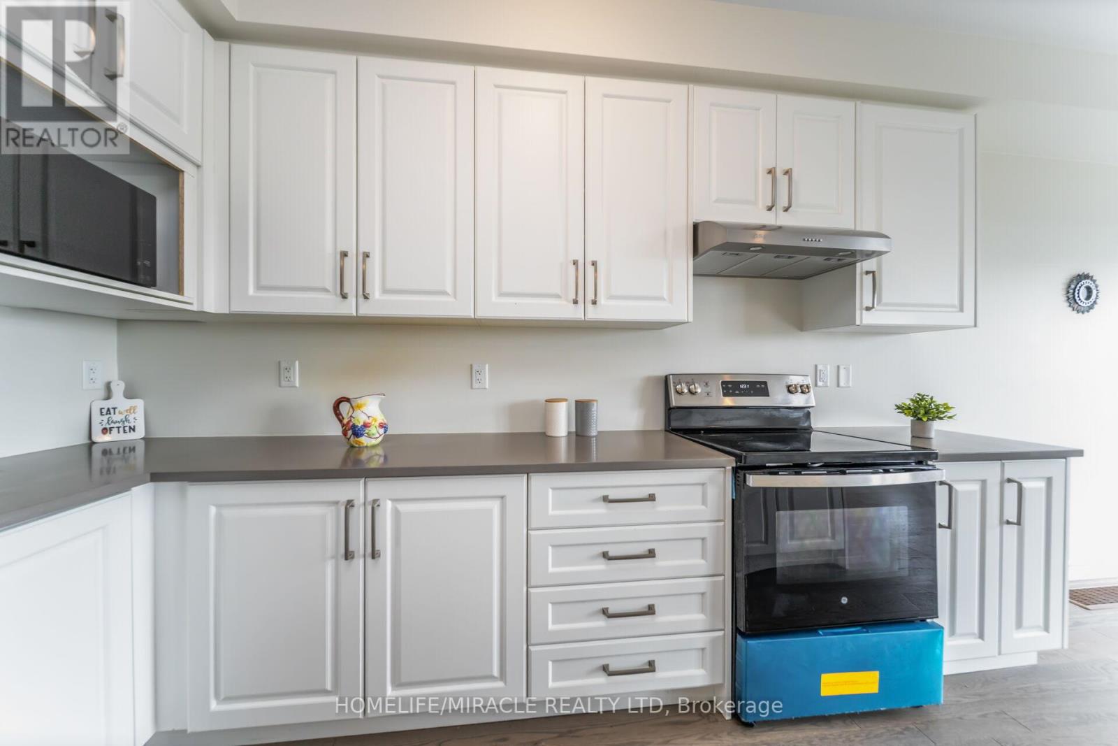 64 Phoenix Boulevard, Barrie, Ontario  L9J 0P7 - Photo 12 - S12427378