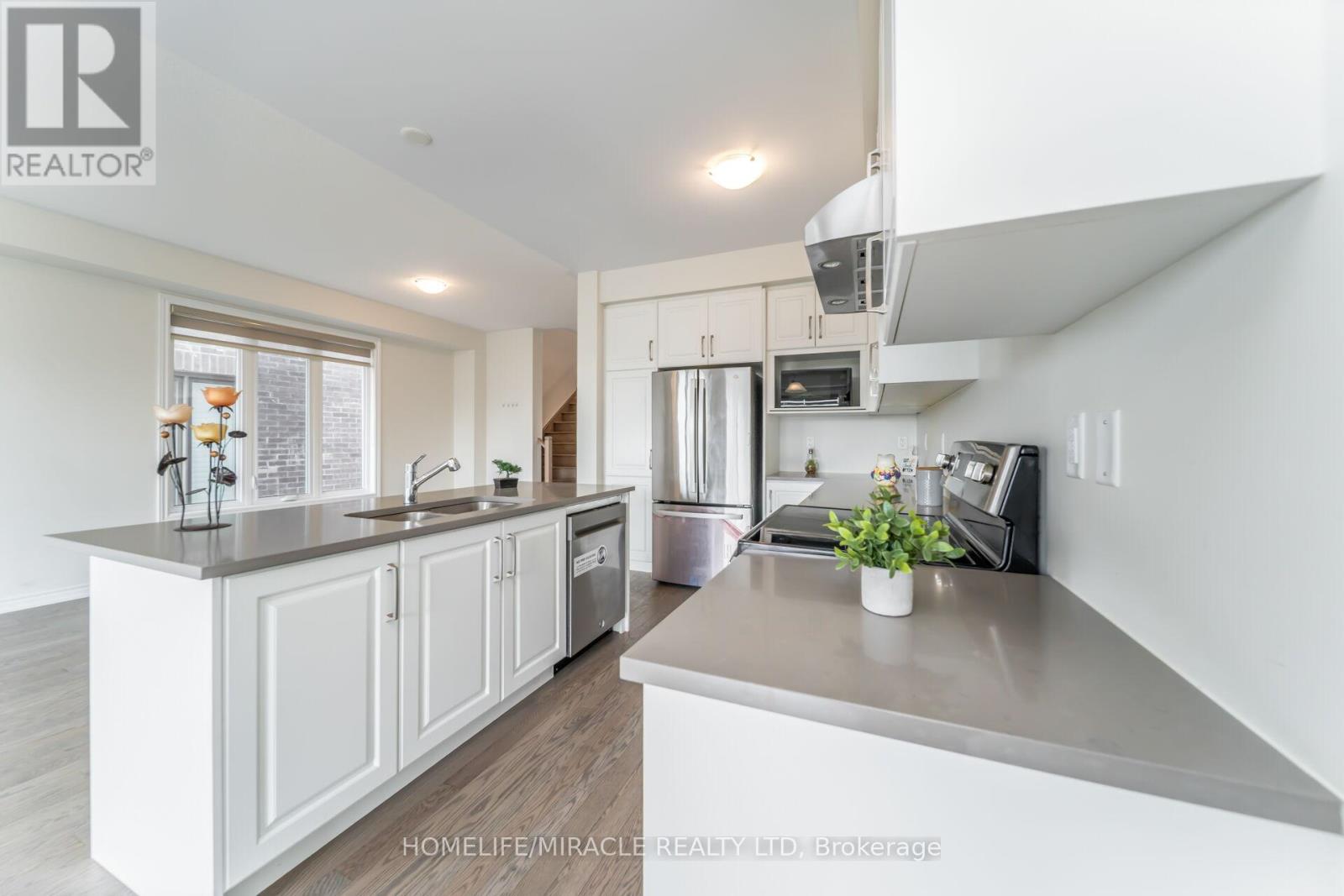 64 Phoenix Boulevard, Barrie, Ontario  L9J 0P7 - Photo 13 - S12427378