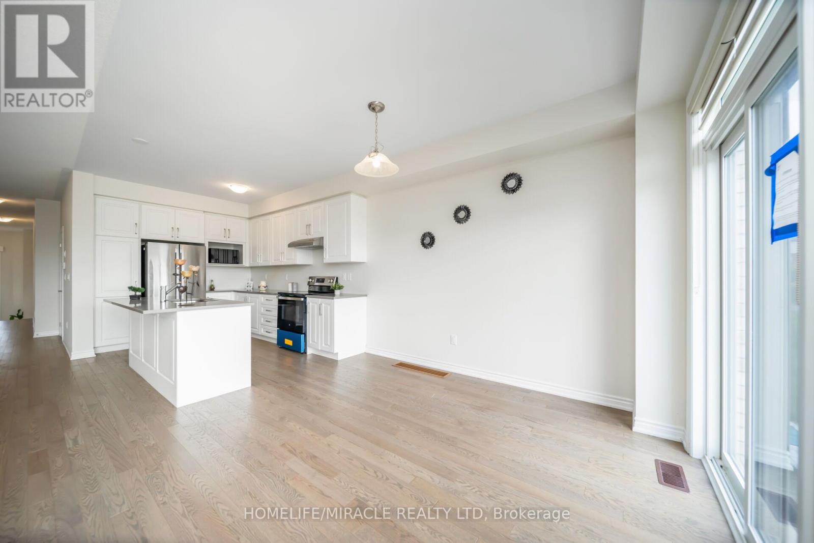 64 Phoenix Boulevard, Barrie, Ontario  L9J 0P7 - Photo 15 - S12427378