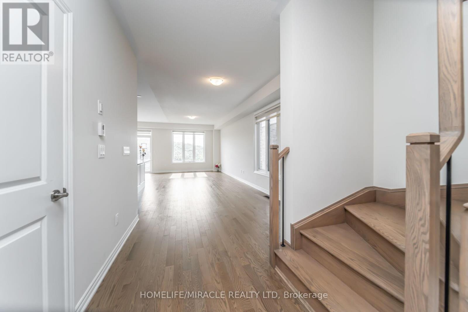 64 Phoenix Boulevard, Barrie, Ontario  L9J 0P7 - Photo 18 - S12427378