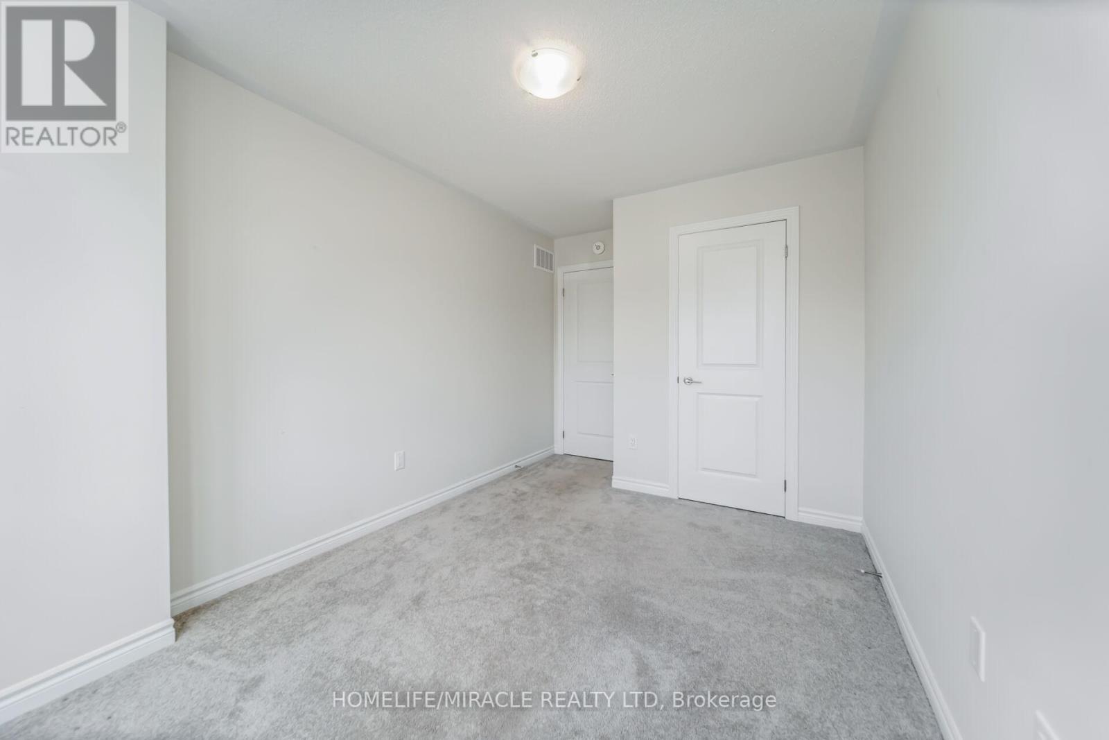 64 Phoenix Boulevard, Barrie, Ontario  L9J 0P7 - Photo 21 - S12427378