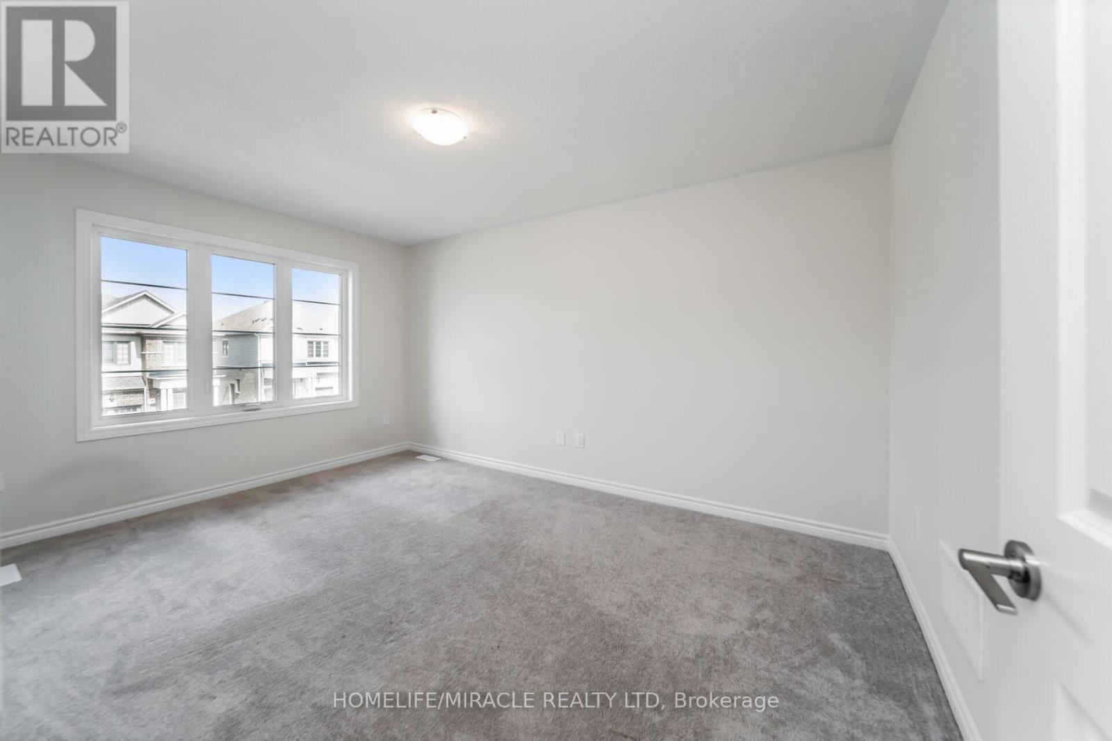 64 Phoenix Boulevard, Barrie, Ontario  L9J 0P7 - Photo 22 - S12427378