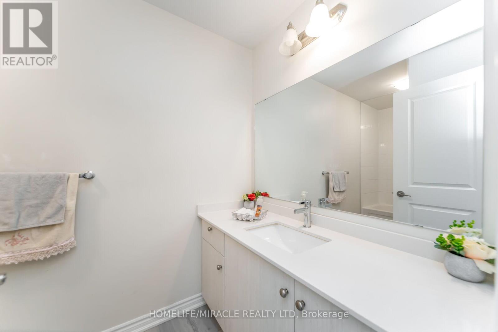64 Phoenix Boulevard, Barrie, Ontario  L9J 0P7 - Photo 25 - S12427378