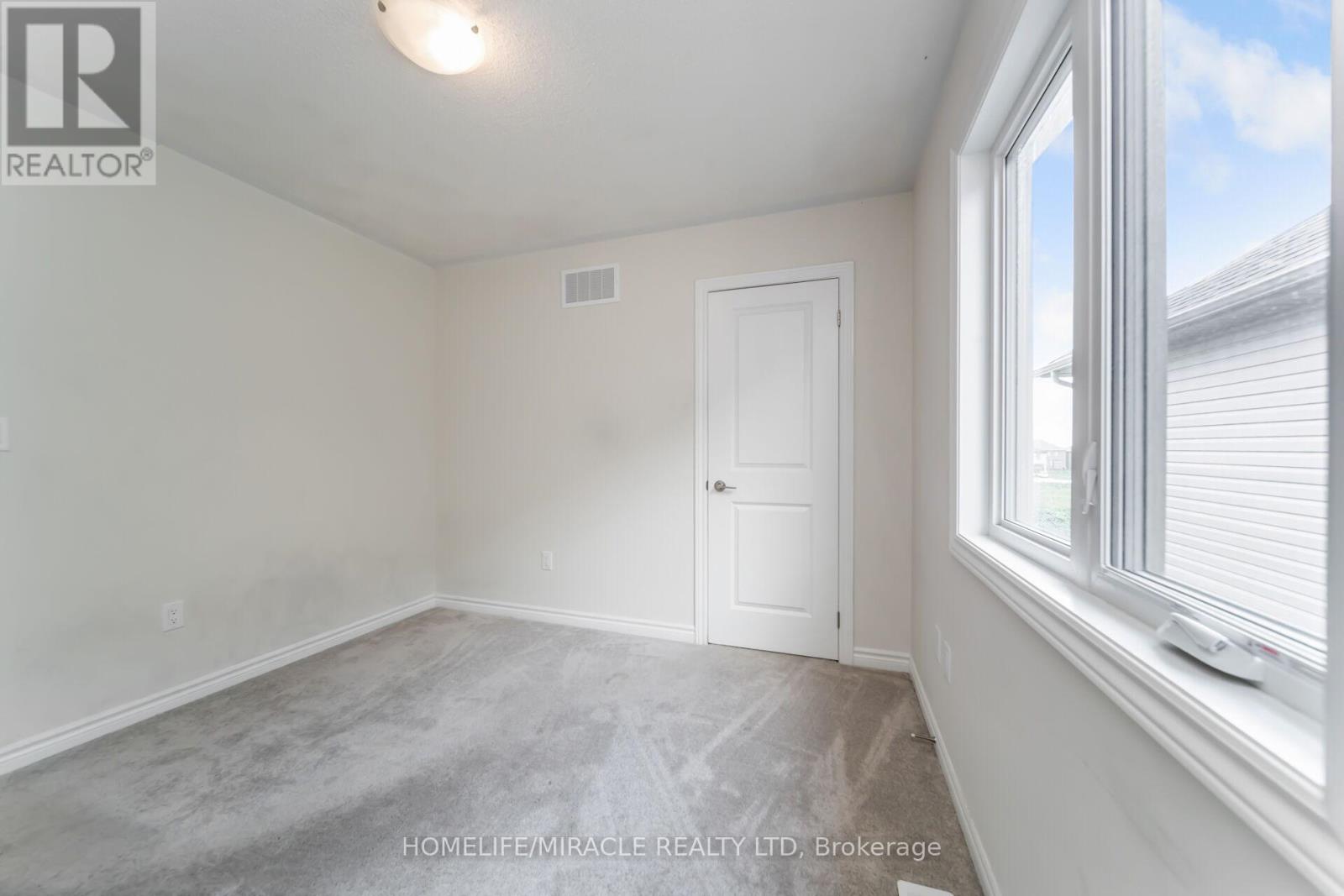 64 Phoenix Boulevard, Barrie, Ontario  L9J 0P7 - Photo 29 - S12427378