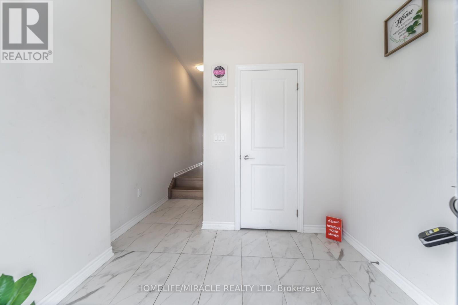 64 Phoenix Boulevard, Barrie, Ontario  L9J 0P7 - Photo 6 - S12427378
